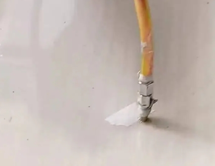 西藏瓷砖空鼓维修公司专业解答在瓷砖铺贴过程中，如果使用的砂料过粗（如全部使用了粗砂），可能会导致以下问题